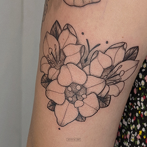 Blumen-herz-tattoo